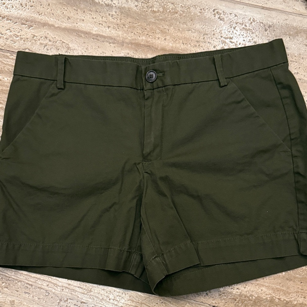 Women’s Gap Olive Sun-kissed Chino Shorts size 6T Tall